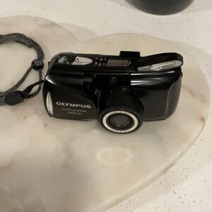 LIKE NEW, NEVER USED, VINTAGE OLYMPUS EPIC ZOOM 80 CAMERA
